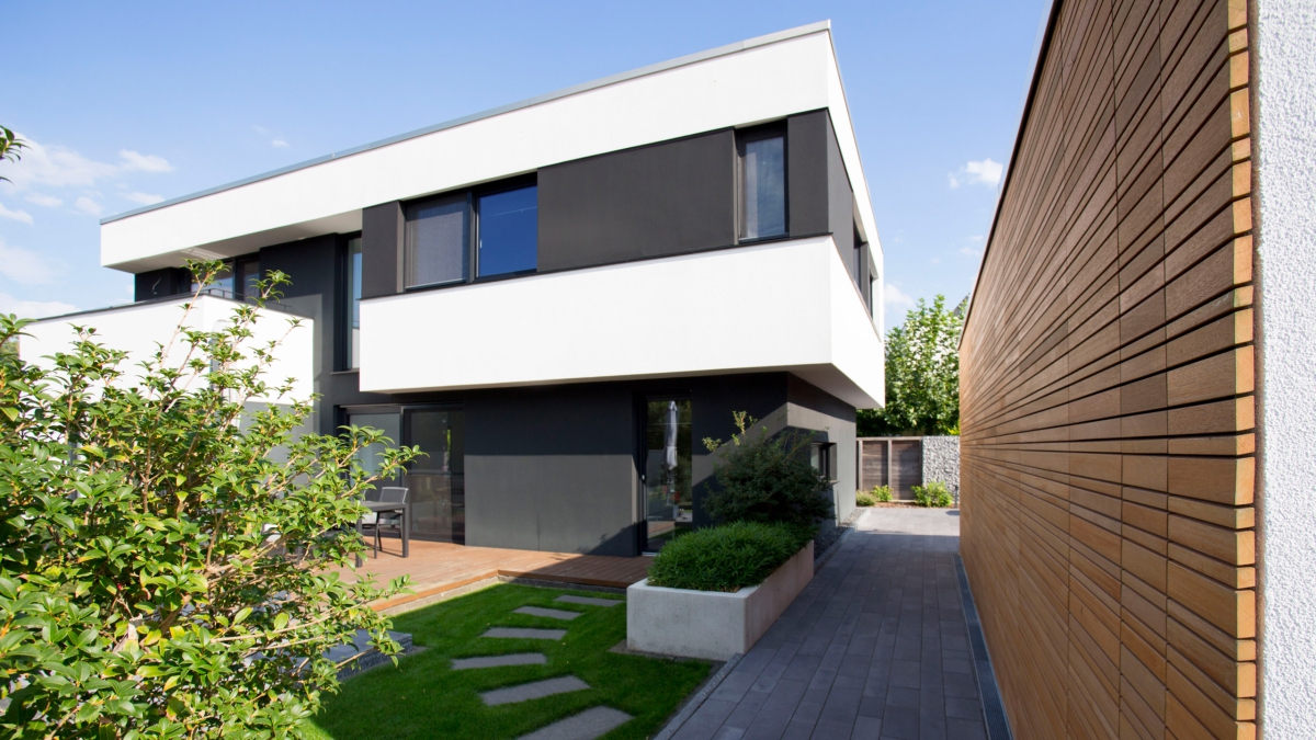 02_einfamilienhaus_in_magdeburg_bauhaus_mit_kamin.jpg